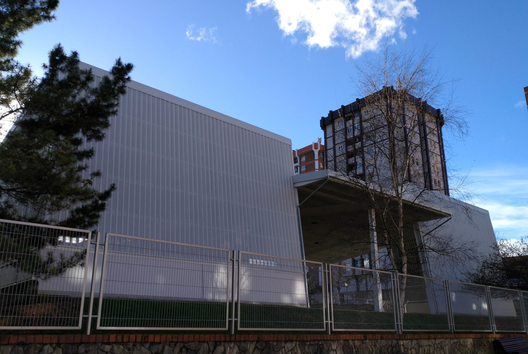 Cubrición de Pistas Polideportivas en Colegio Público Buenavista I, Colegio Público Buenavista II, Colegio Público Ventanielles (Oviedo)