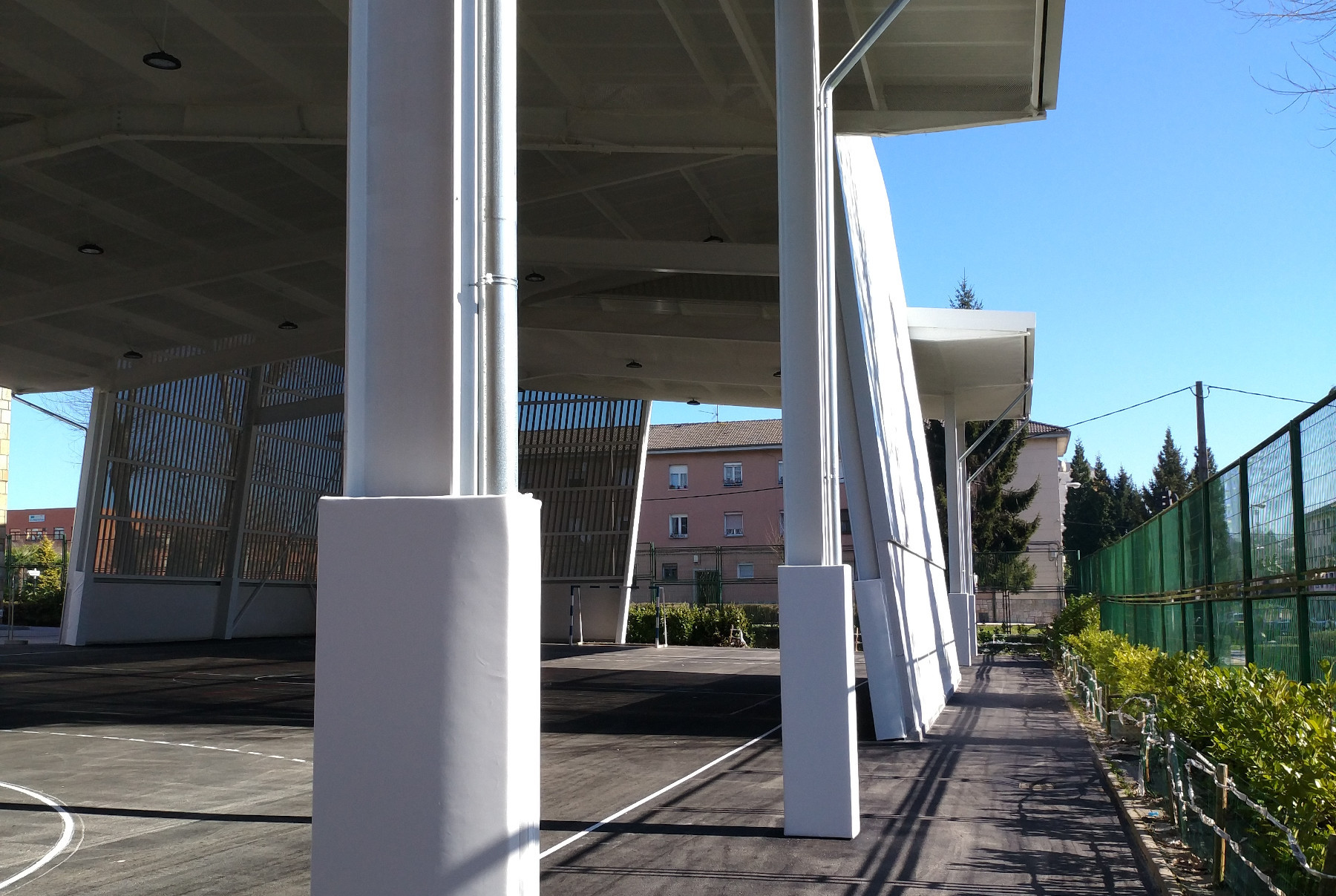 Cubrición de Pistas Polideportivas en Colegio Público Buenavista I, Colegio Público Buenavista II, Colegio Público Ventanielles (Oviedo)