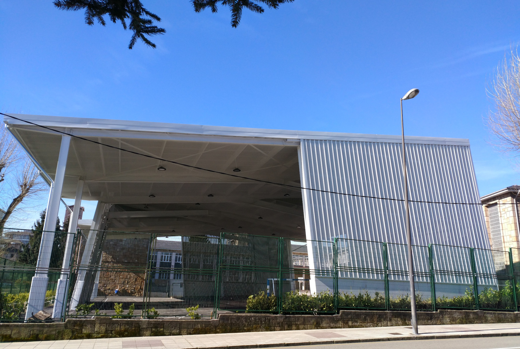 Cubrición de Pistas Polideportivas en Colegio Público Buenavista I, Colegio Público Buenavista II, Colegio Público Ventanielles (Oviedo)