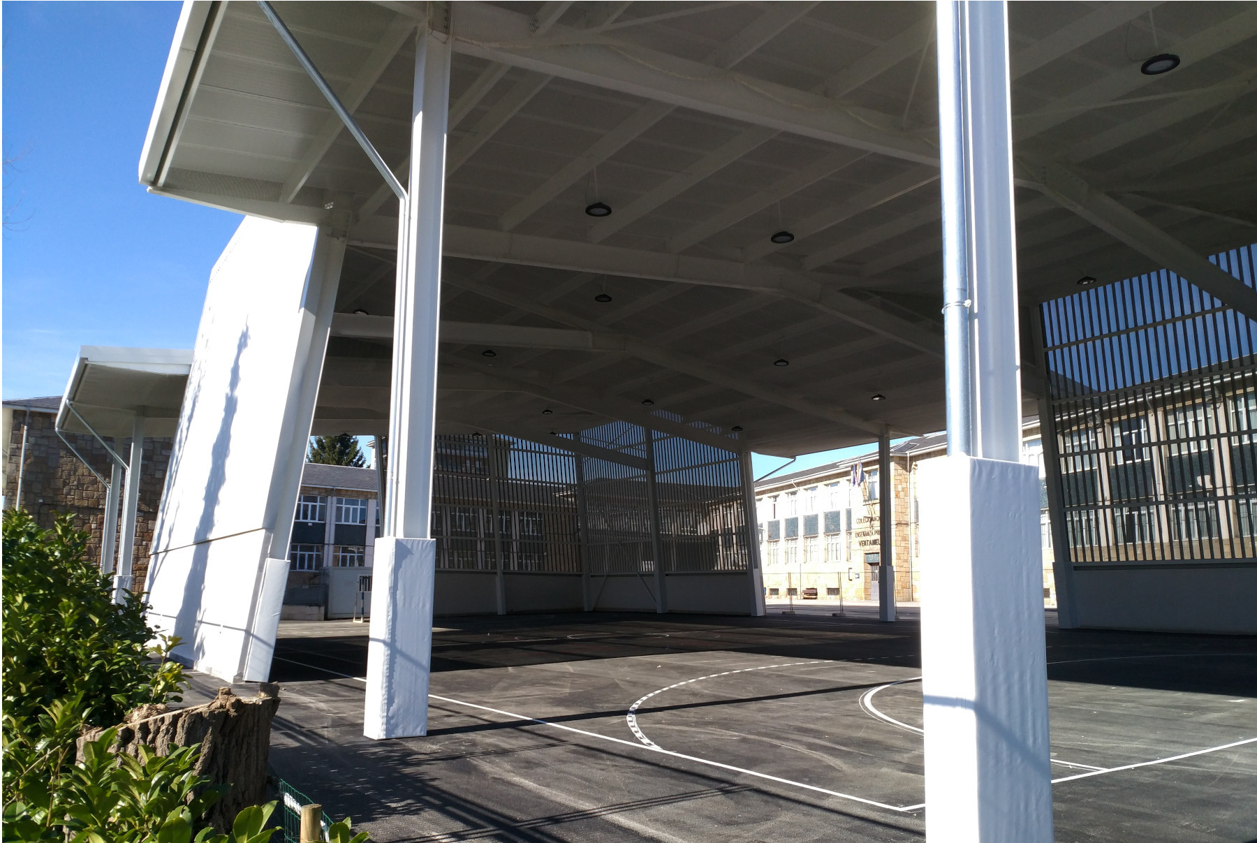 Cubrición de Pistas Polideportivas en Colegio Público Buenavista I, Colegio Público Buenavista II, Colegio Público Ventanielles (Oviedo)