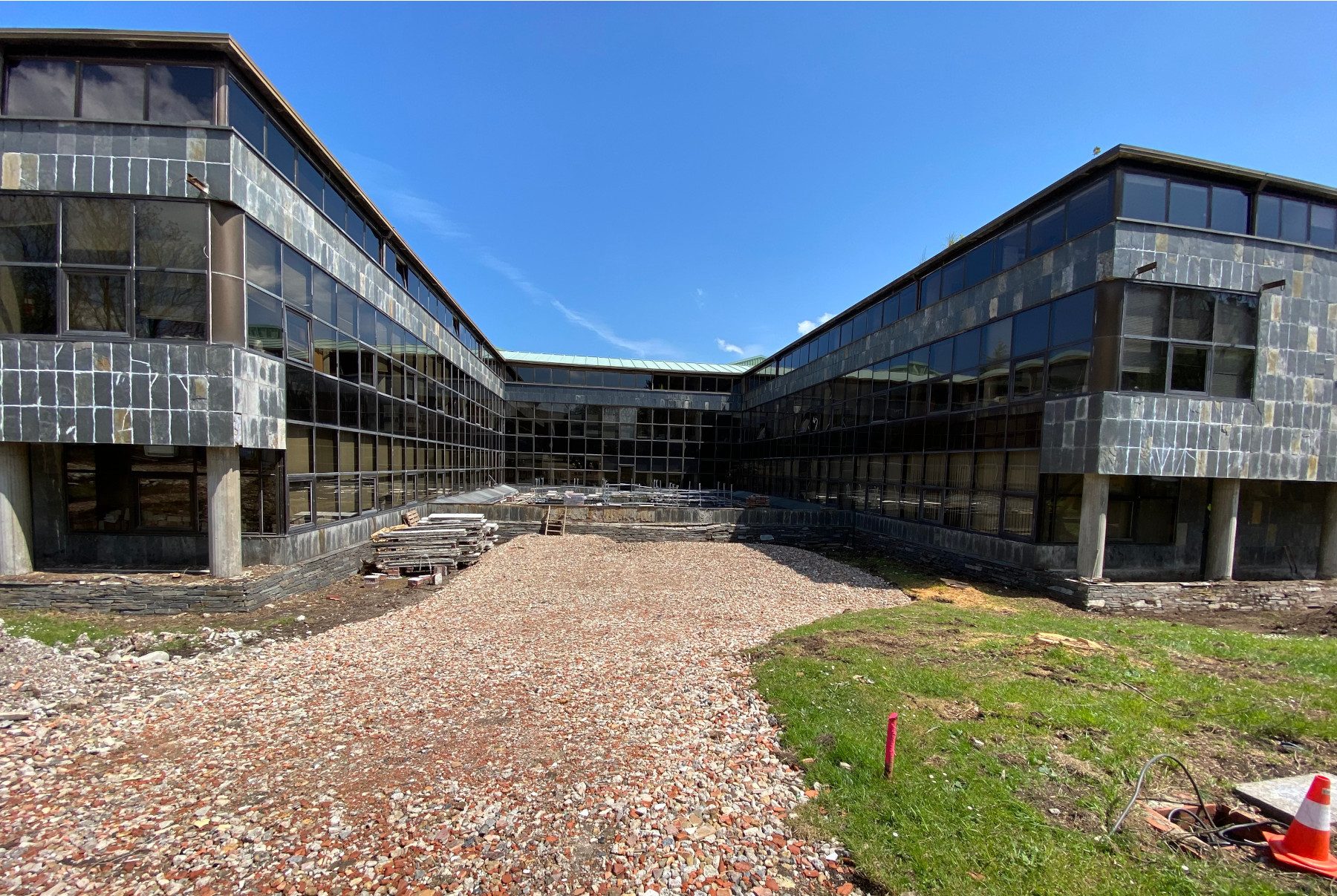 Reparación de cubiertas Facultad de Economía y Empresa - OVIEDO