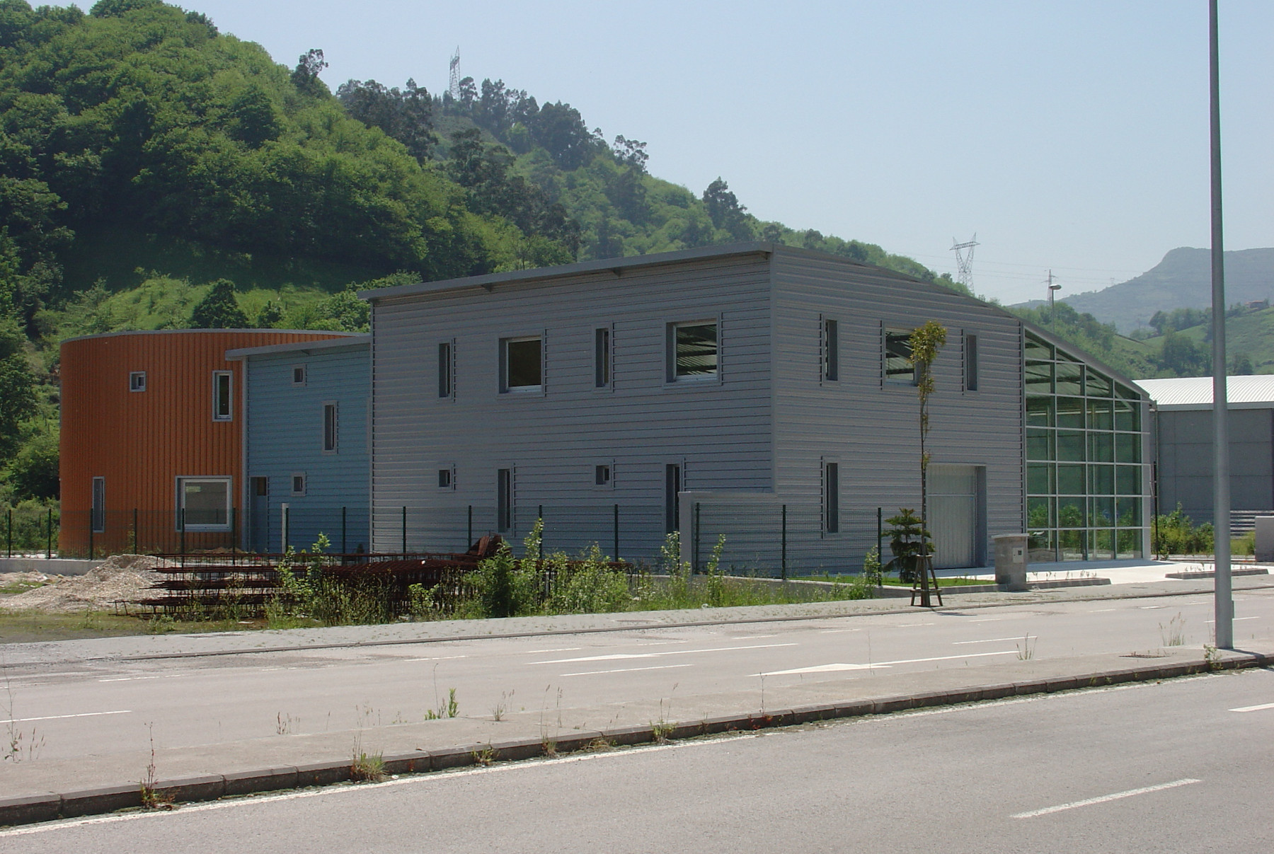 Edificio Industrial - OLLONIEGO