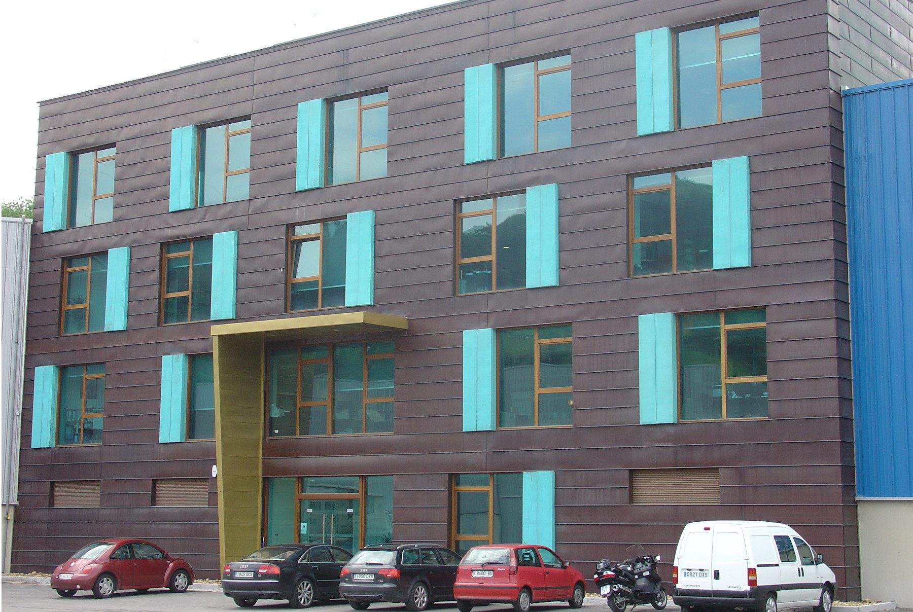 Edificio de Oficinas y Nave - OLLONIEGO