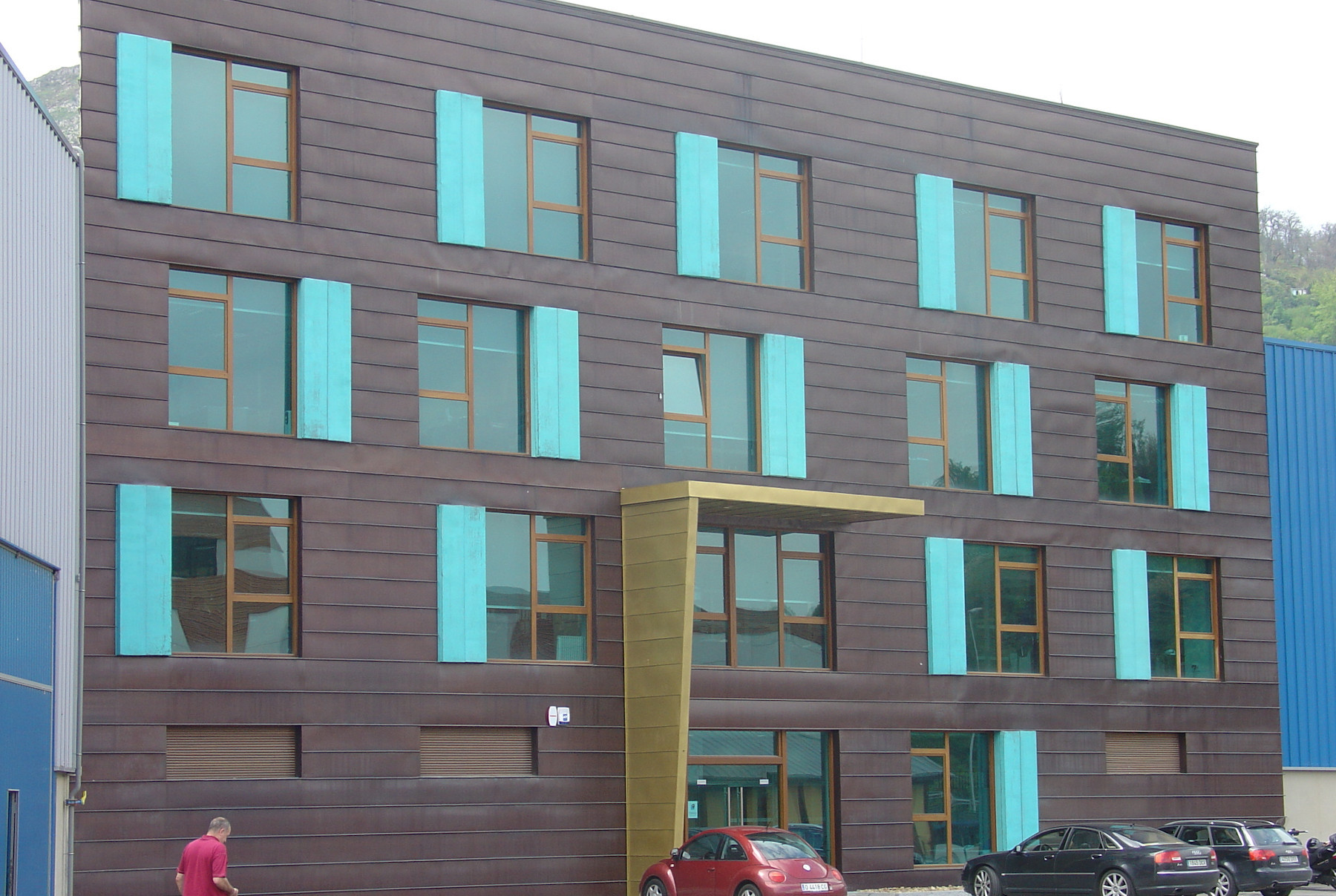 Edificio de Oficinas y Nave - OLLONIEGO